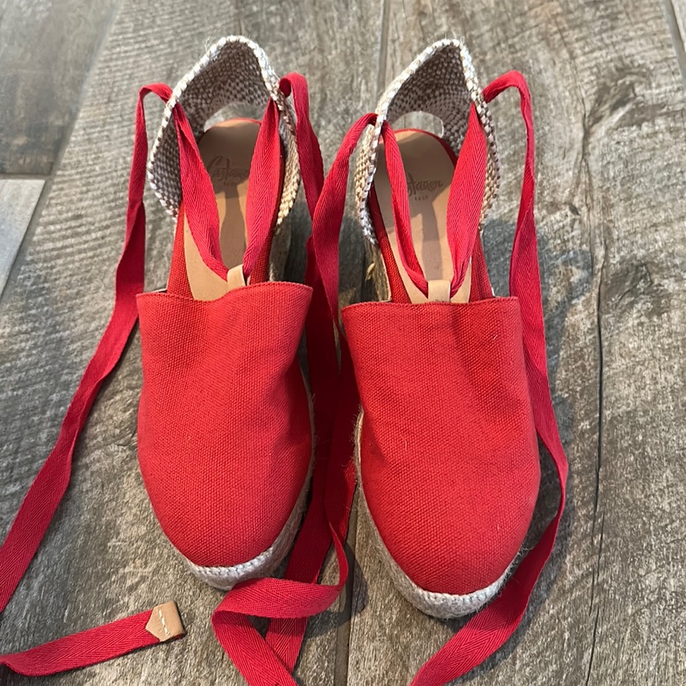 Brand new Castaner lace up wedges in red.
